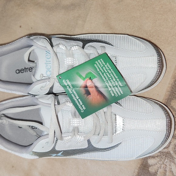 Aetrex  Walking Shoes. - Picture 3 of 11